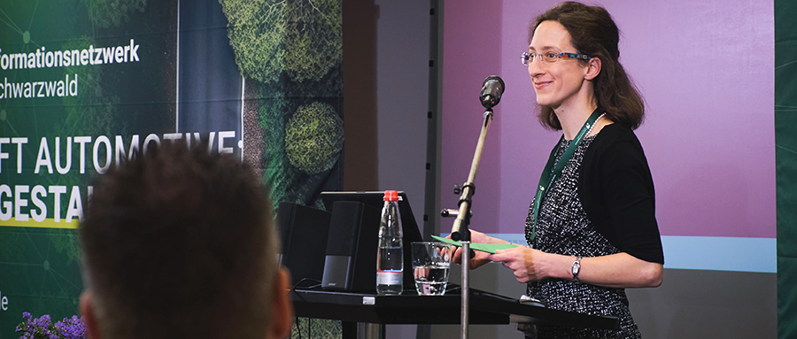 Katharina Bilaine, Handlungsfeldleiterin Digitale Transformation bei der Wirtschaftsförderung Nordschwarzwald, bei der Kick-Off Veranstaltung des TraFoNetz Nordschwarzwald