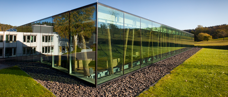 Ein Gebäude im Nordschwarzwald mit Glas-Wänden. Foto: Thomas König
