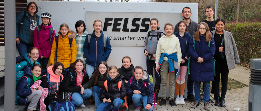Die Teilnehmerinnen des Girls‘ Digital Camps am Lise-Meitner-Gymnasium 